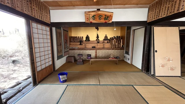 本堂内陣
